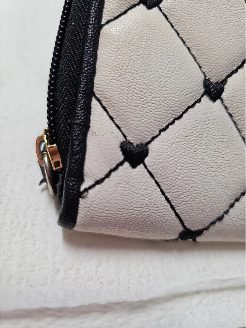 Luv Betsey Quilted Mini Wallet White/Black Hearts Zip Around – Read Flaws